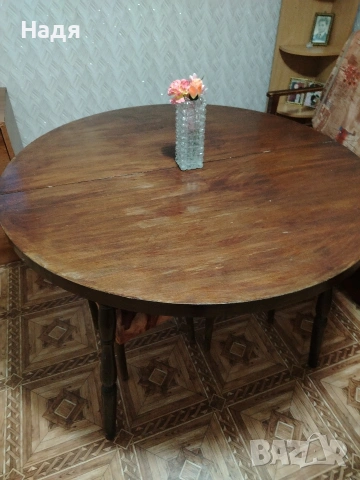 Трапезна маса от масивно дърво