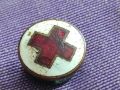 старо копче от униформа на доктор -червен кръст