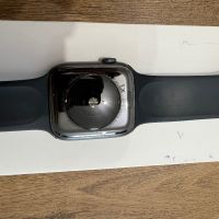 Apple watch SE 44mm, снимка 4 - Смарт гривни - 45102796