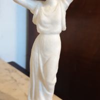 Статуетка на девойка., снимка 1 - Декорация за дома - 45089347