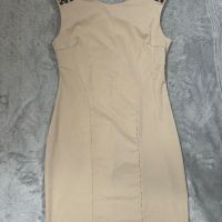 Коктейлна рокля с камъни в бежов цвят, снимка 1 - Рокли - 45445588
