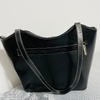 Черна елегантна чанта, снимка 2 - Други - 44940462
