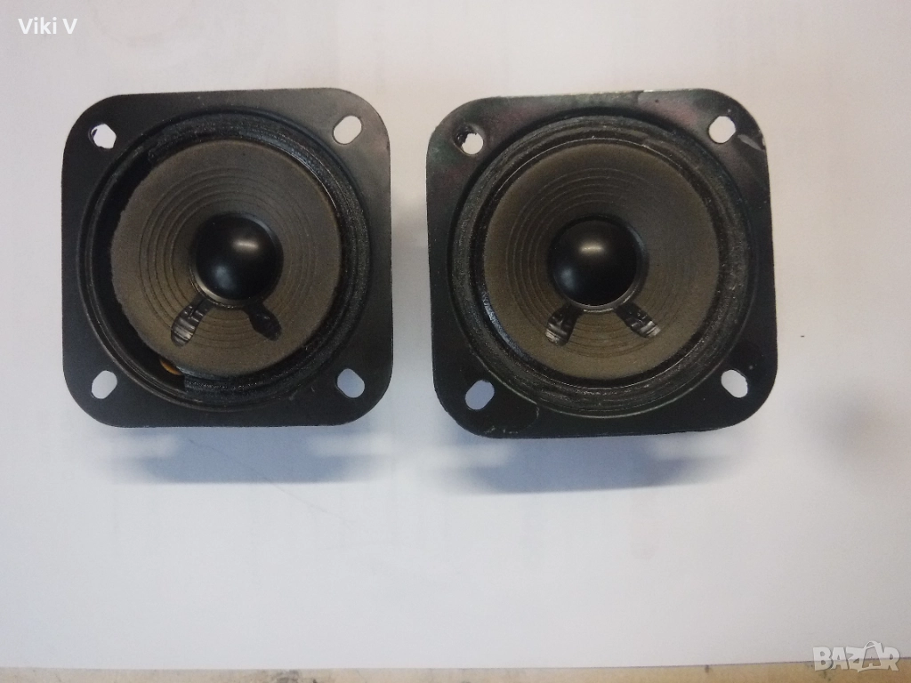 GRUNDIG  високи 70х70 мм 8 ома, снимка 1