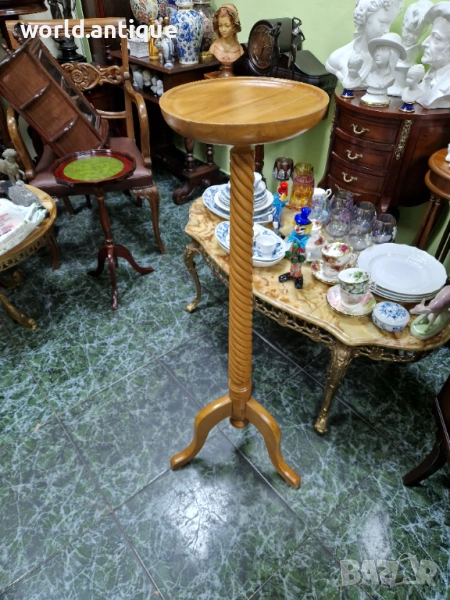 Прекрасна антикварна френска висока дървена масичка , снимка 1