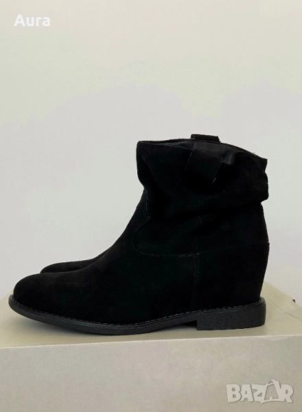  hidden heel suede ankle boots, снимка 1