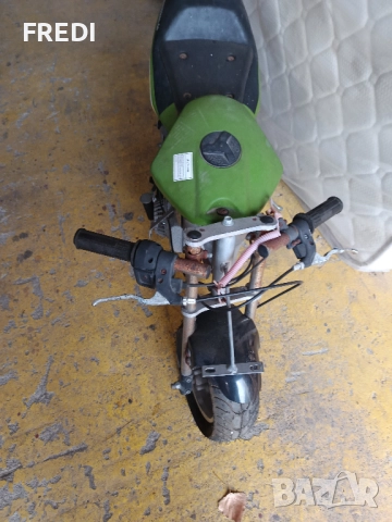 Детски бензинов мотор , снимка 2 - Коли, камиони, мотори, писти - 52426409