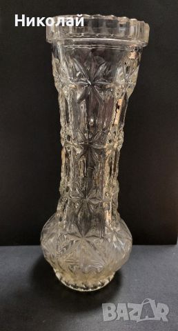 Стара стъклена ваза 
