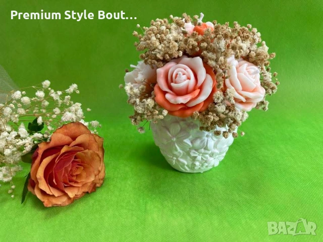 Нежни рози в меки прасковени нюанси, обгърнати от ефирен гипсофил, събрани в бяла керамична кашпа.