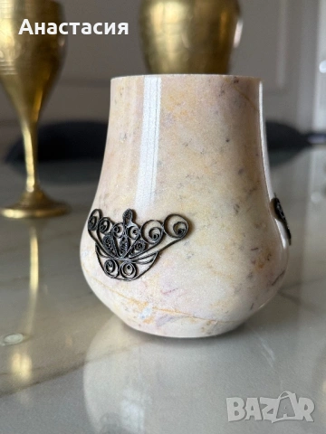 Мраморна ваза с детайли от ковано желязо, снимка 3 - Антикварни и старинни предмети - 54015821