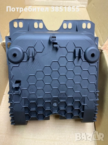 Поставка за чаши (cupholder) за VW Tiguan 5N,Golf Plus 5M, Sharan 7N, снимка 3 - Части - 52571857