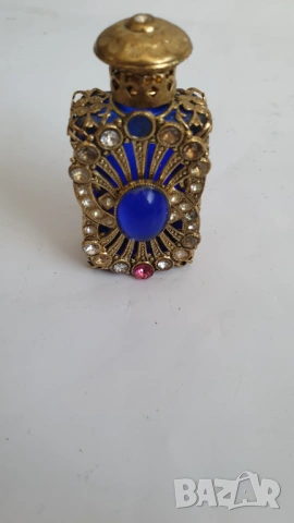 Старо стъклено шишенце за парфюм с обков и камъни, снимка 2 - Антикварни и старинни предмети - 53762913