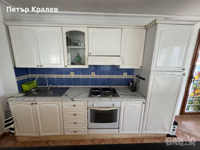 ПРОДАВАМ КУХНЯ БЯЛ ГЛАНЦ 300 СМ - ОБОРУДВАНА , снимка 1 - Кухни - 46767946