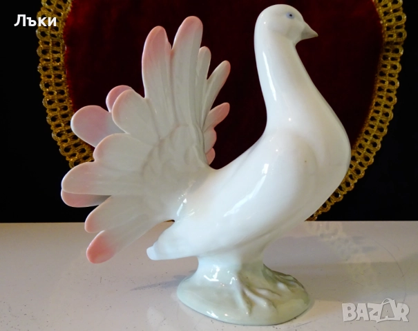 Порцеланова статуетка,фигура Гълъб на Lippelsdorf 1877 г. 