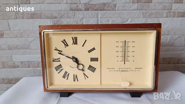 Руски настолен часовник - Маяк с термометър и хигрометър - Made in USSR - 1970г.