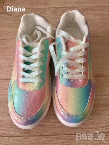 Нови цветни дамски обувки