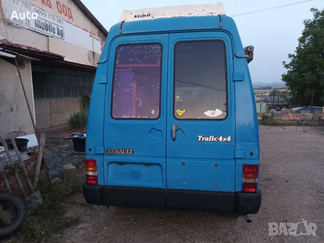 Кемпер Renault Trafic 4x4 , снимка 5 - Каравани и кемпери - 47110597