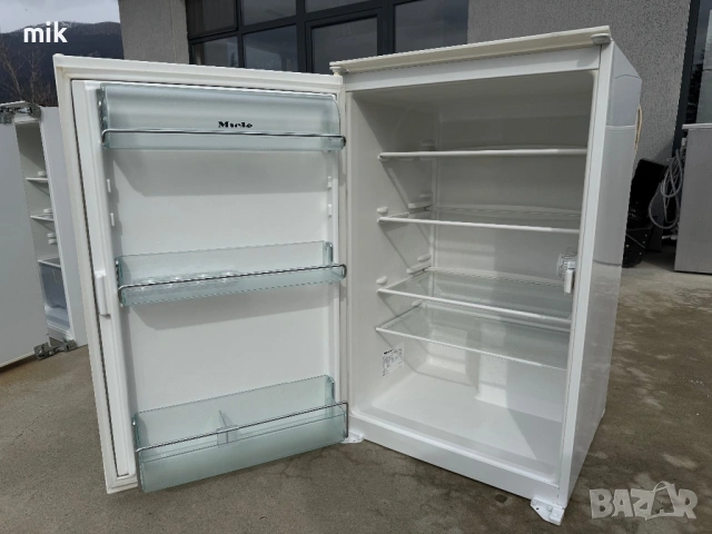 Малкък хладилник за вграждане Миеле като нов, снимка 10 - Хладилници - 53592177