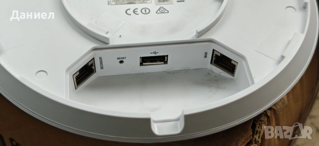 Ubiquiti UniFi UAP-AC-EDU 1300Mbit/s access point, снимка 3 - Мрежови адаптери - 52184104