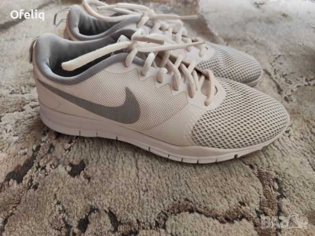 Nike- дамски бели маратонки- 30 лв, снимка 1 - Маратонки - 45301342