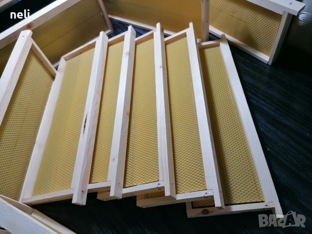 Рамки за пчелни кошери с монтирани восъчни основи