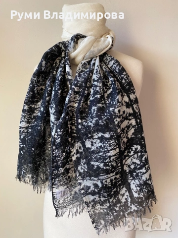 Шал в екрю с принт на борове от 100 % вълна, снимка 3 - Шалове - 42957387