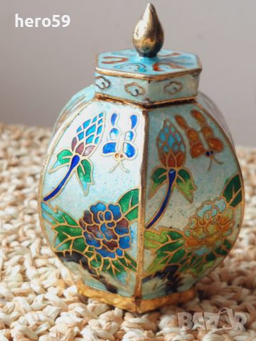 Прекрасна китайската ваза(кутийка) с гилеше емайл, снимка 2 - Антикварни и старинни предмети - 45371707
