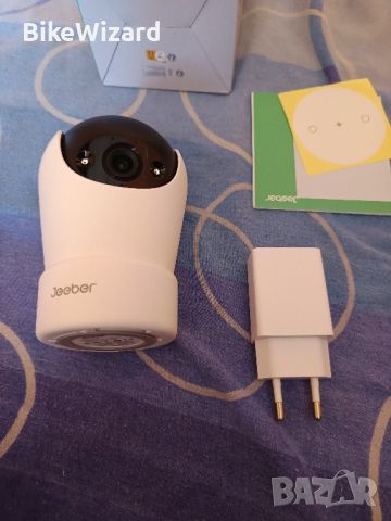 Jeeber  D90 камера за дома с приложение Въртяща се на 360 градуса WiFi, снимка 4 - IP камери - 46360157