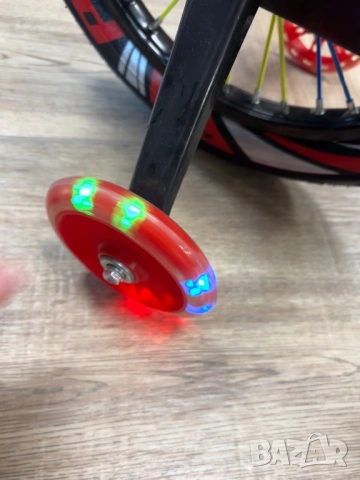 Детски колела с светещи помощни колела, снимка 6 - Велосипеди - 53696328