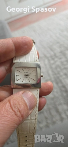 Дамски кварцов часовник с бяла каишка, снимка 4 - Дамски - 54202952