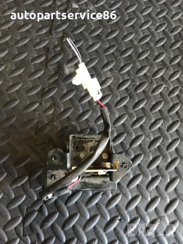 Механизъм на заключване на багажник за Mazda Tribute (2003), снимка 2 - Части - 53612143