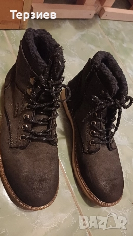 продавам боти мустанг 41 номер