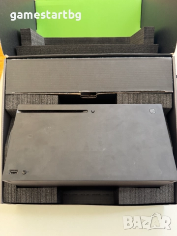 Xbox Series X 1TB с 4 диска, снимка 3 - Xbox конзоли - 52655453