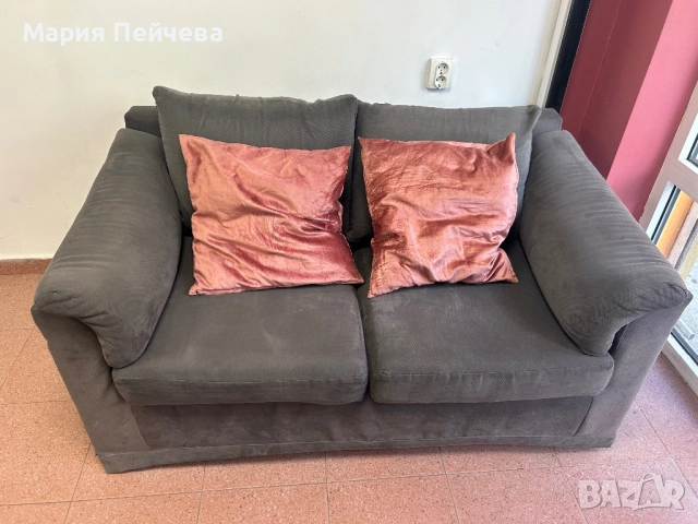 Двуместен сив диван, снимка 3 - Дивани и мека мебел - 52493725