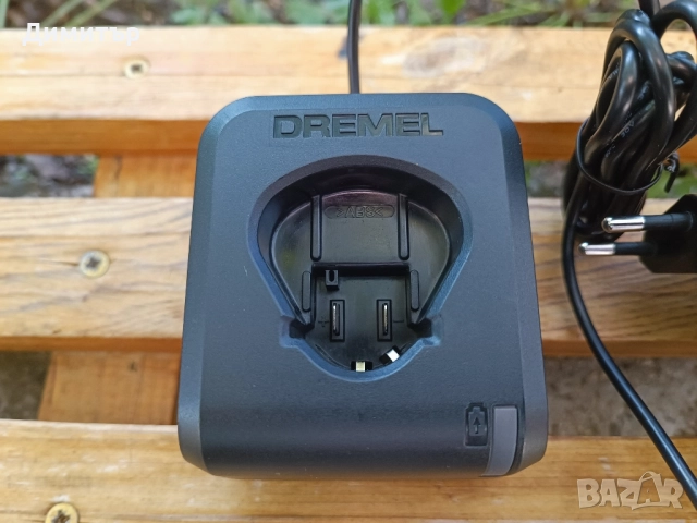 Зарядно Dremel / Bosch GAL 12V-20, снимка 2 - Винтоверти - 52025508