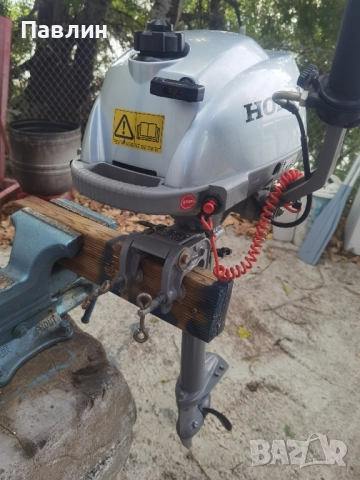Извънбордови двигател марка-Honda BF2.3 , снимка 2 - Воден транспорт - 52093329