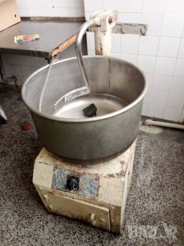 Тестомесачка, снимка 2 - Други машини и части - 54020295