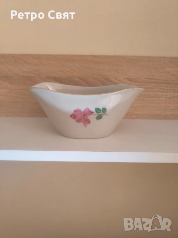 Порцеланова сосиера , снимка 2 - Антикварни и старинни предмети - 54105967