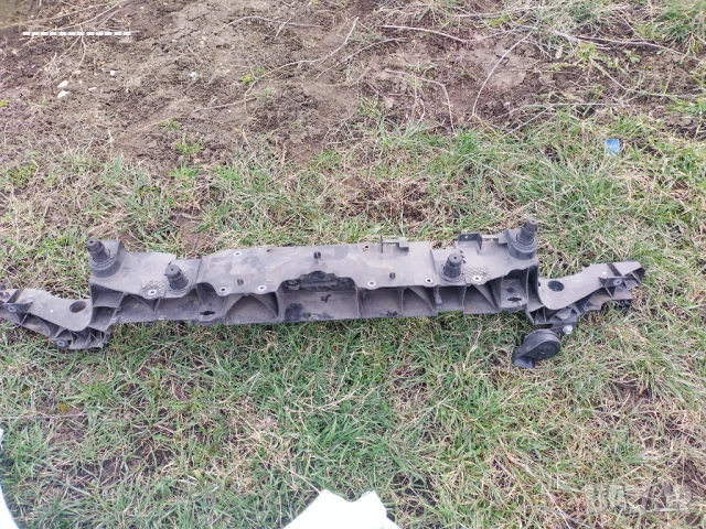 Греда за радиатори и Фарове Рено Зое