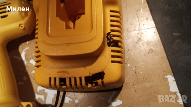 Батериен винтоверт DeWalt със зарядно и 2 батерии , снимка 7 - Винтоверти - 52405593