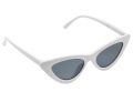 Дамски слънчеви очила бяла пластмасова рамка пеперуда тъмен обектив, снимка 1 - Слънчеви и диоптрични очила - 45975474