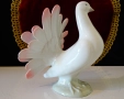 Порцеланова статуетка,фигура Гълъб на Lippelsdorf 1877 г. , снимка 1