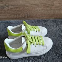 Бели спортни обувки с неон зелено, снимка 8 - Маратонки - 45808345