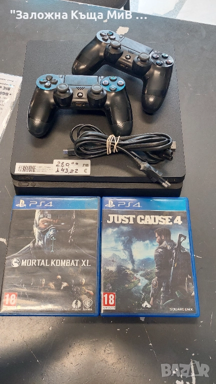 PlayStation 4 slim + 2бр Джойстика. , снимка 1