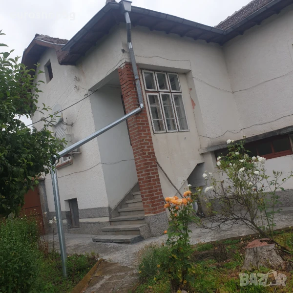 Къща с двор, снимка 1