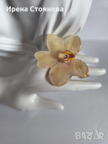 Регулируем пръстен с естествен цвят на орхидея 