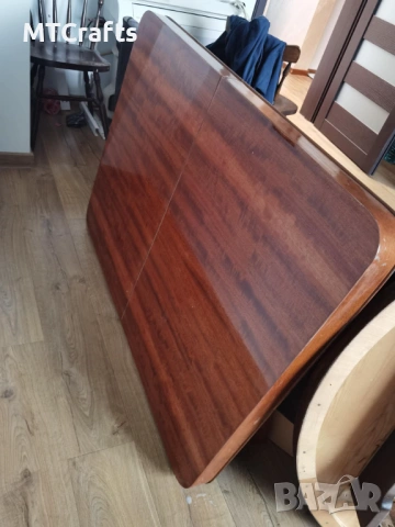 Масивна трапезна маса от естествено дърво – разтегателна