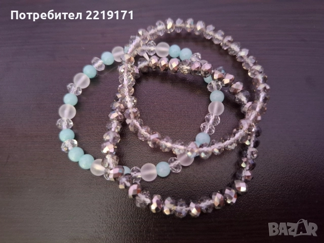 Комплект гривни от стъклени кристали и ситни мъниста, снимка 6 - Гривни - 51684347