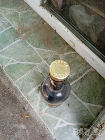 бутилка и поставка от водка белуга, снимка 2 - Декорация за дома - 46472921