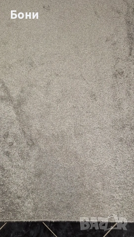 Продавам 2бр меки мокетени килими за под в сребристо-сиво