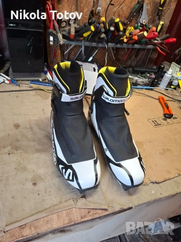 Продават се скиорски обувки Salomon. 